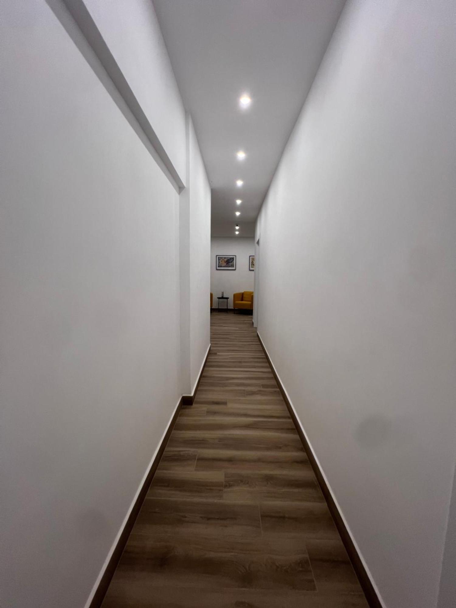 Suite 98, Rome